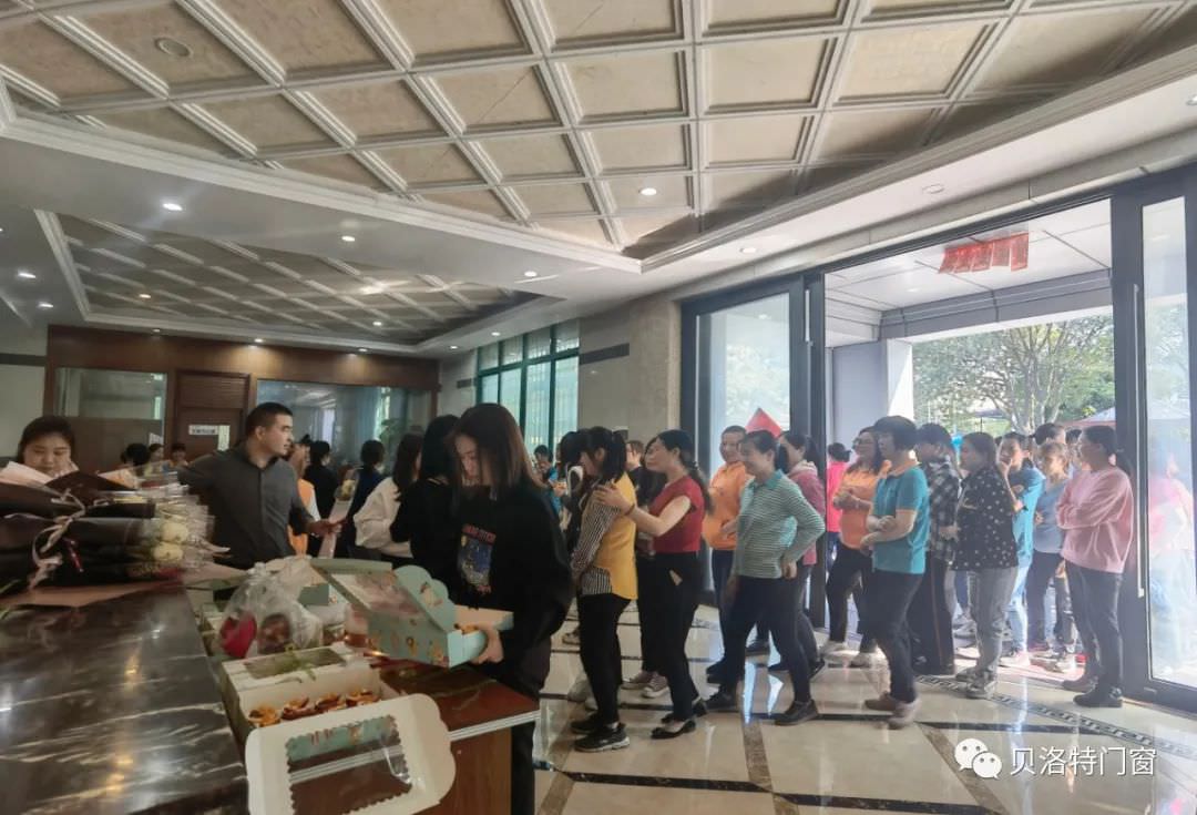 貝洛特系統門窗發放三八婦女節節日福利